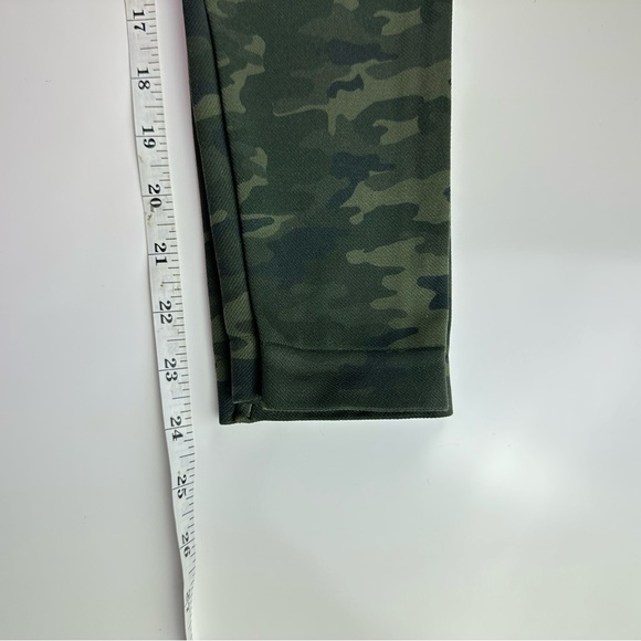 Spanx Look At Me Now Leggings Size Medium Green Camo High Waisted Shaping - Picture 6 of 6